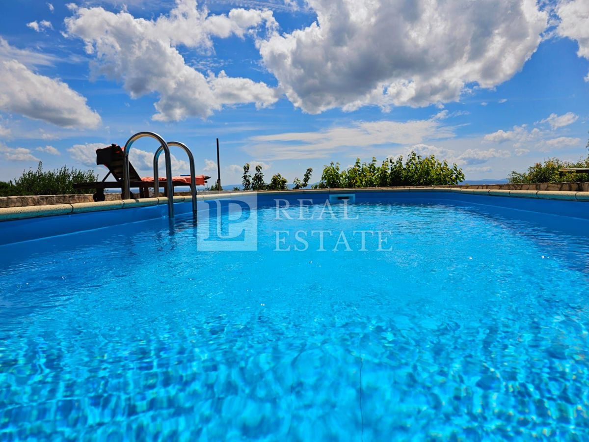 ŠMRIKA - villa splendidamente decorata su una proprietà spaziosa con vista sul mare