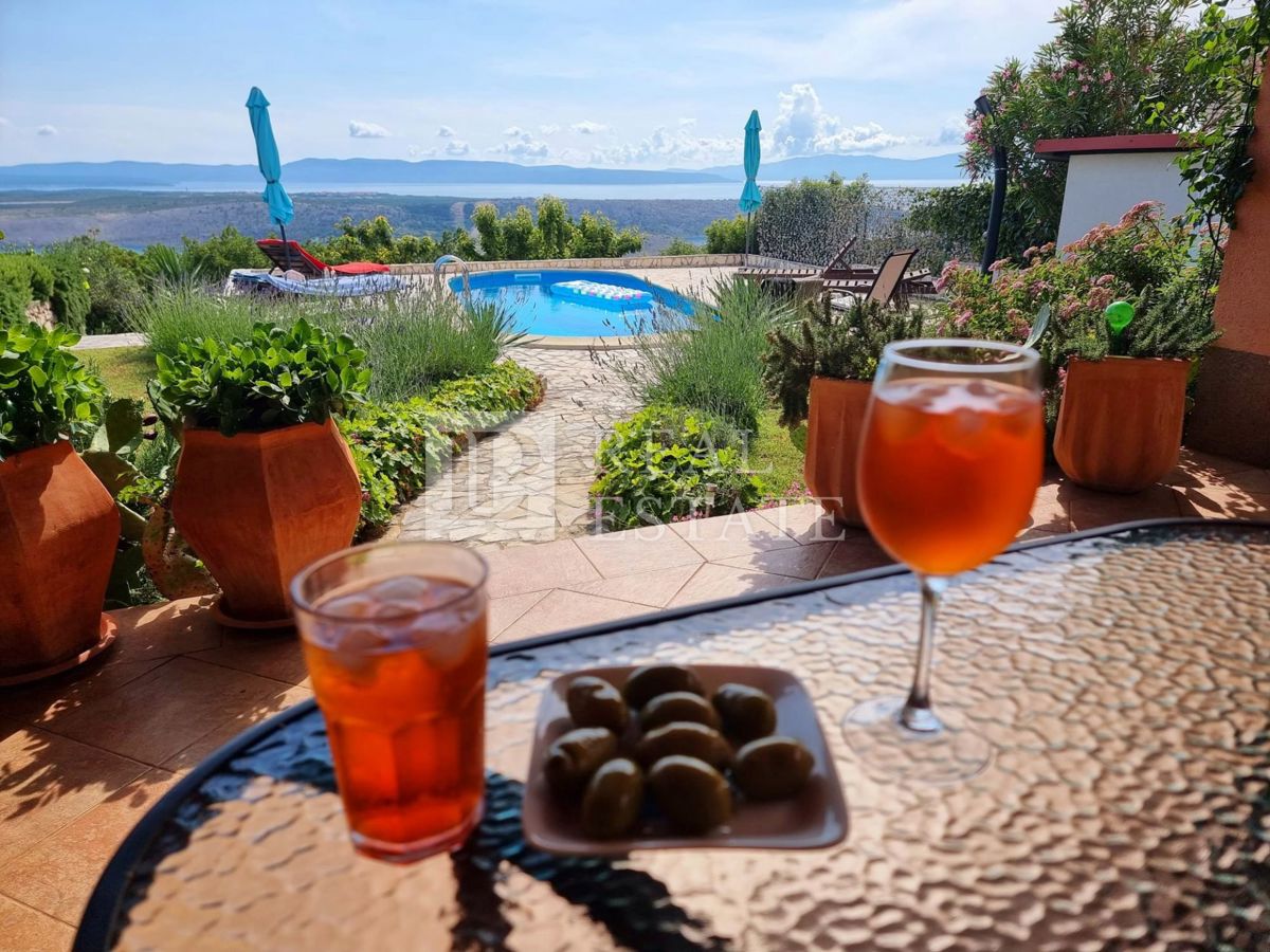 ŠMRIKA - villa splendidamente decorata su una proprietà spaziosa con vista sul mare