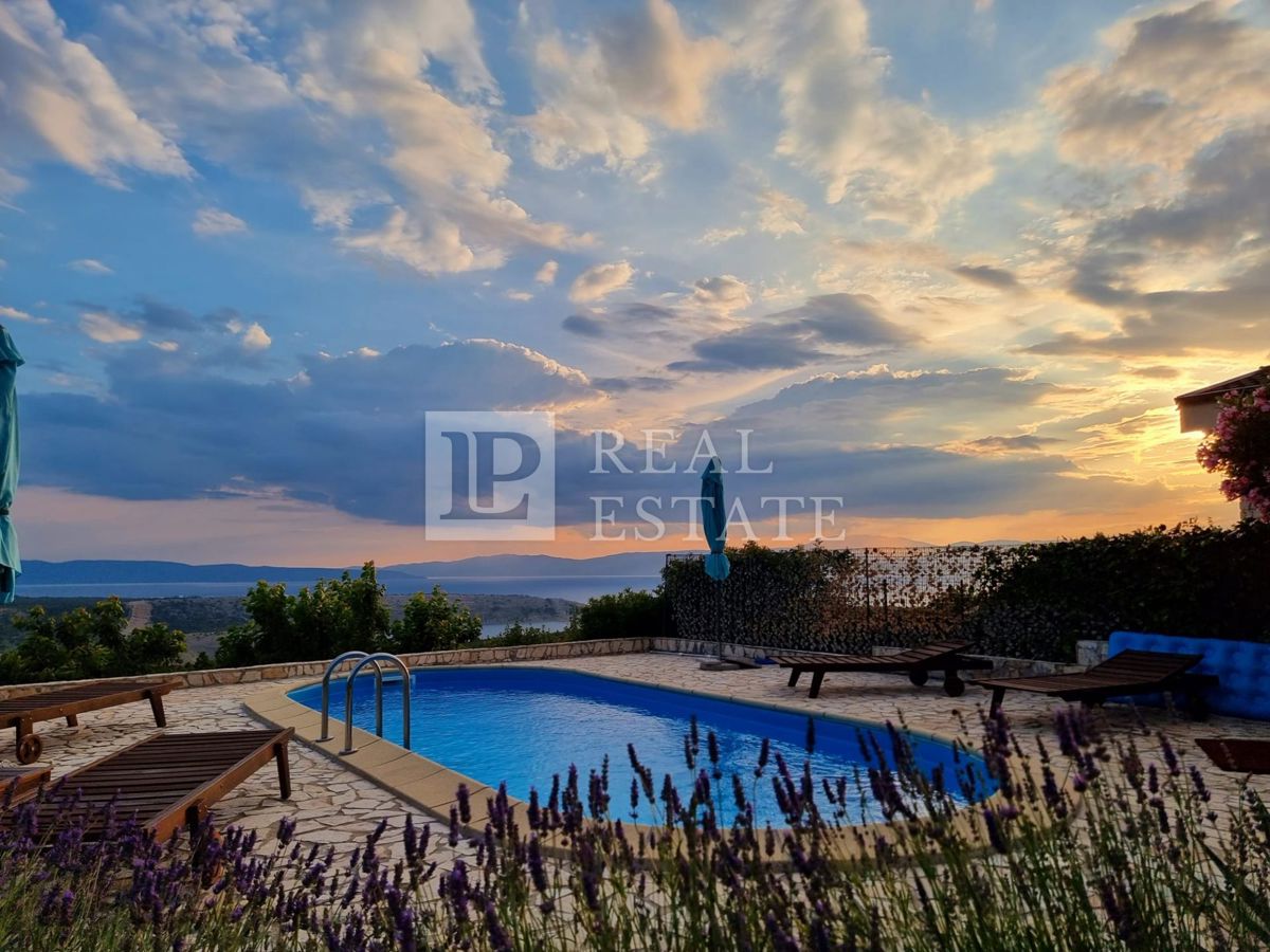 ŠMRIKA - villa splendidamente decorata su una proprietà spaziosa con vista sul mare