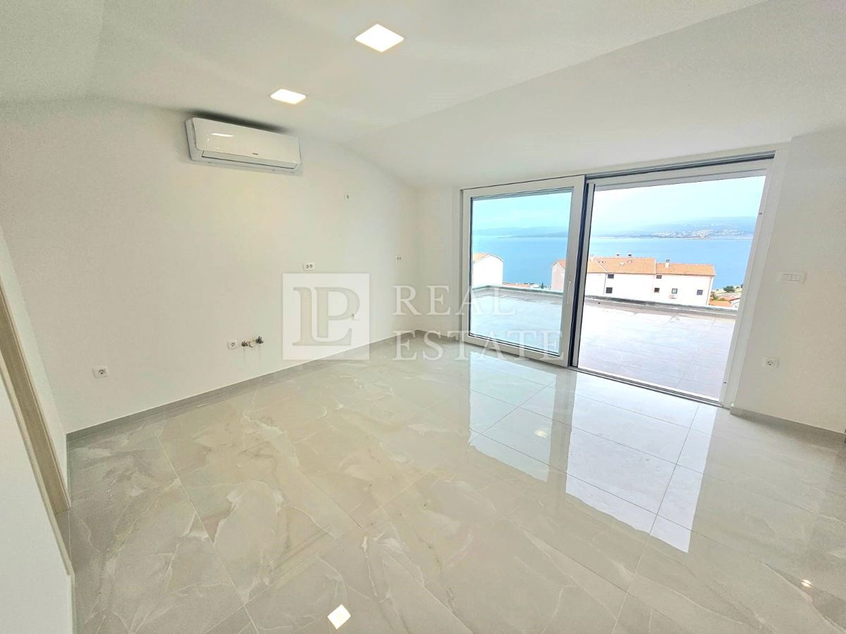CRIKVENICA - Appartamento con 3 camere da letto con vista panoramica sul mare