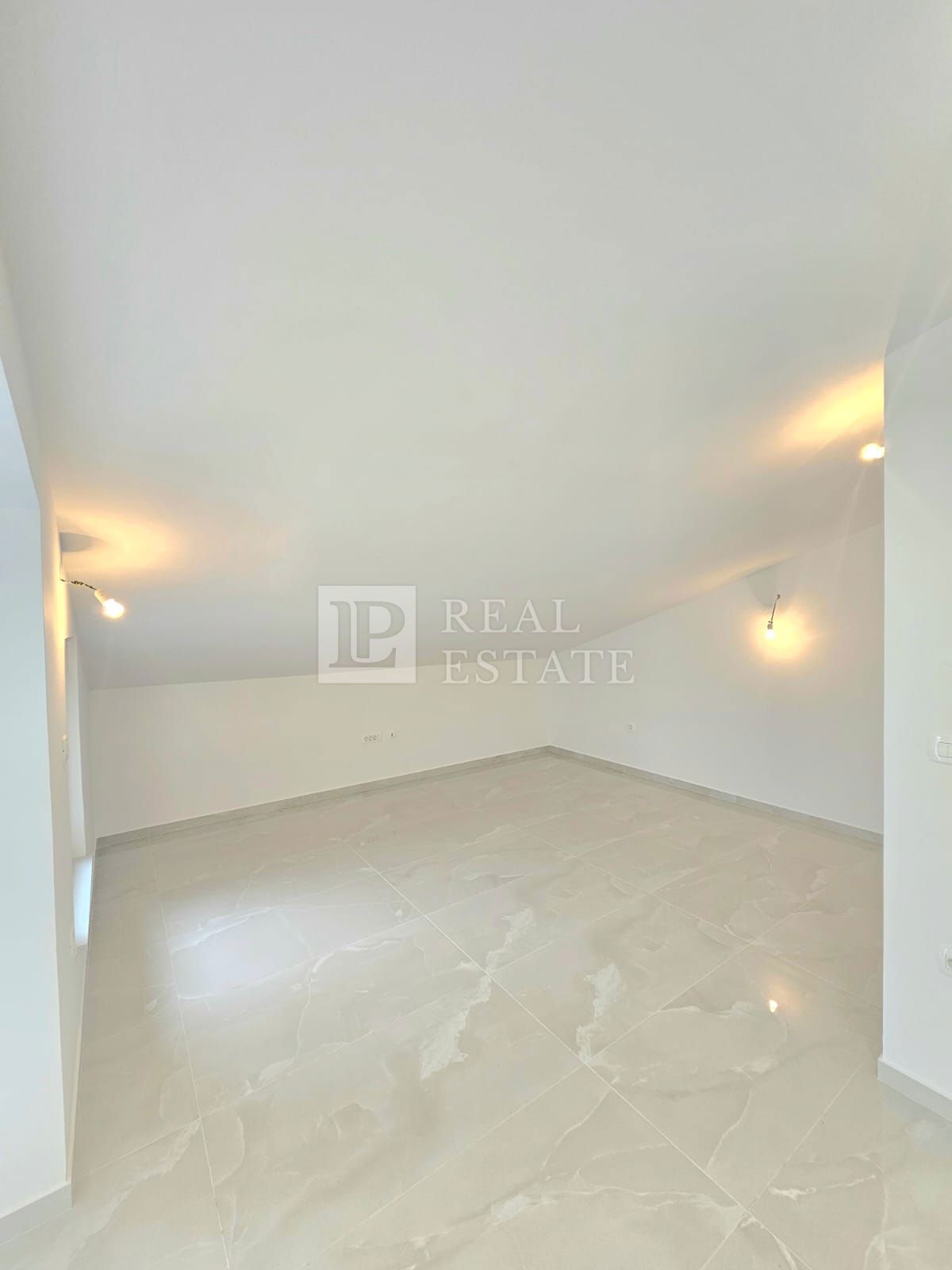 CRIKVENICA - Appartamento con 3 camere da letto con vista panoramica sul mare