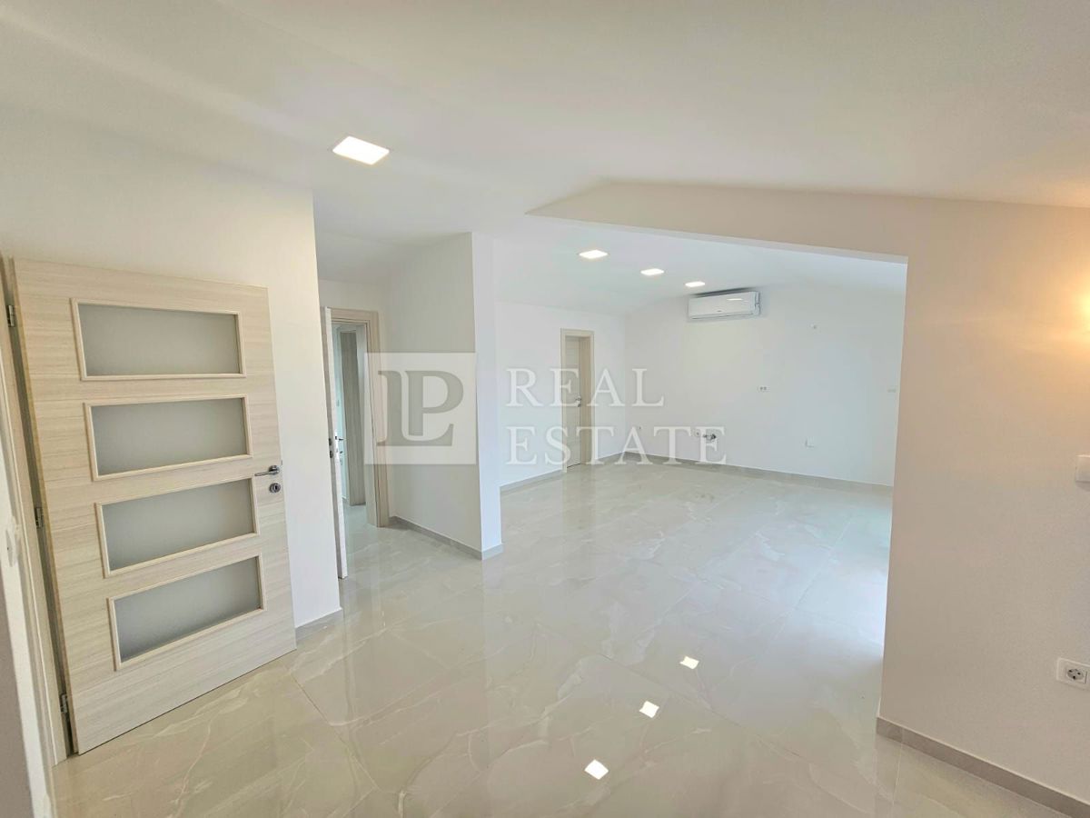 CRIKVENICA - Appartamento con 3 camere da letto con vista panoramica sul mare