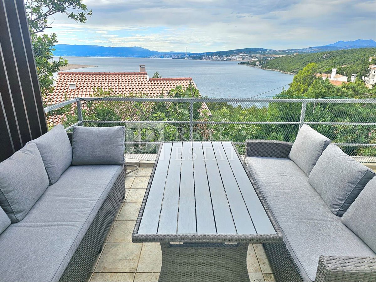 KRALJEVICA - casa con due appartamenti in seconda fila al mare