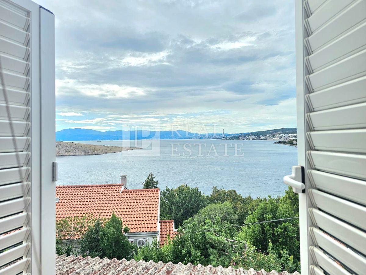 KRALJEVICA - casa con due appartamenti in seconda fila al mare