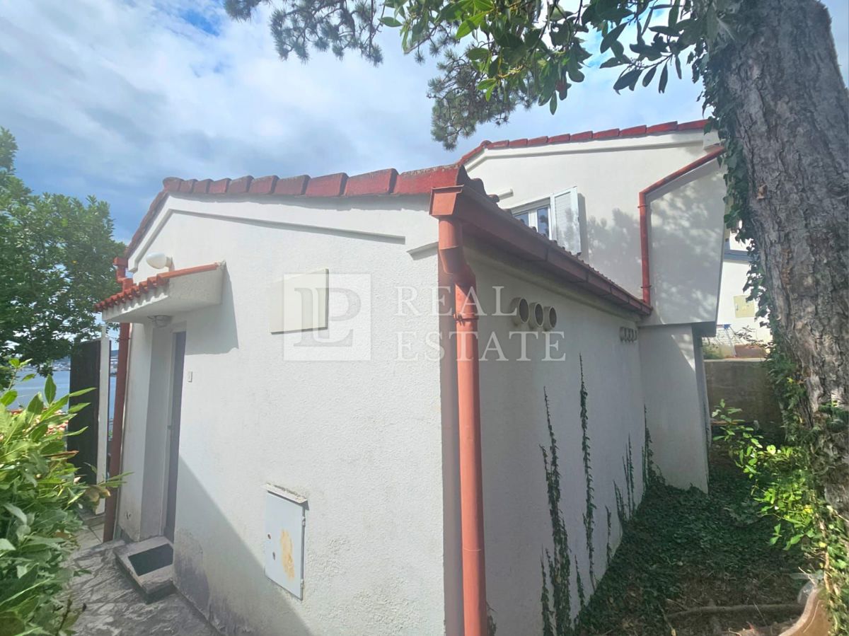 KRALJEVICA - casa con due appartamenti in seconda fila al mare