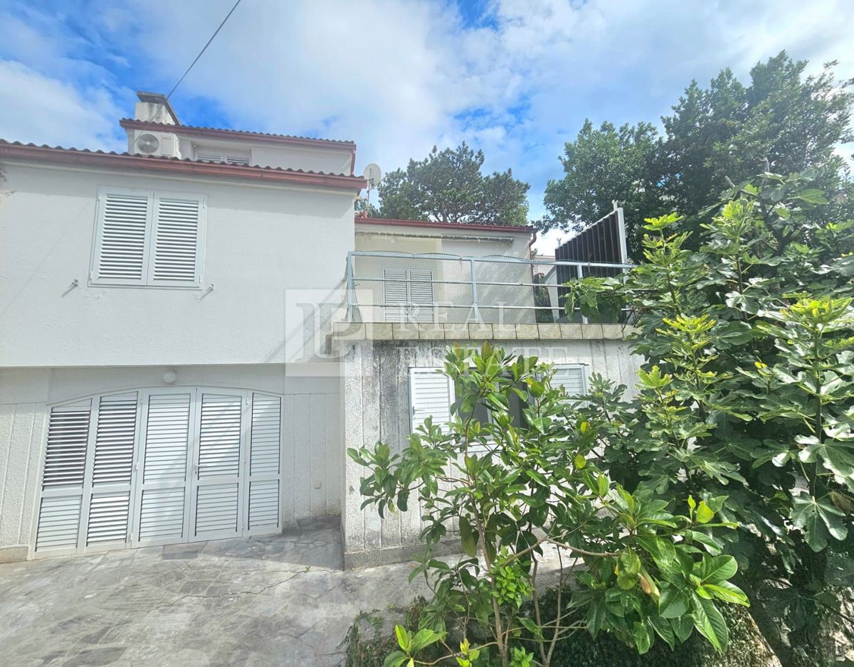 KRALJEVICA - casa con due appartamenti in seconda fila al mare
