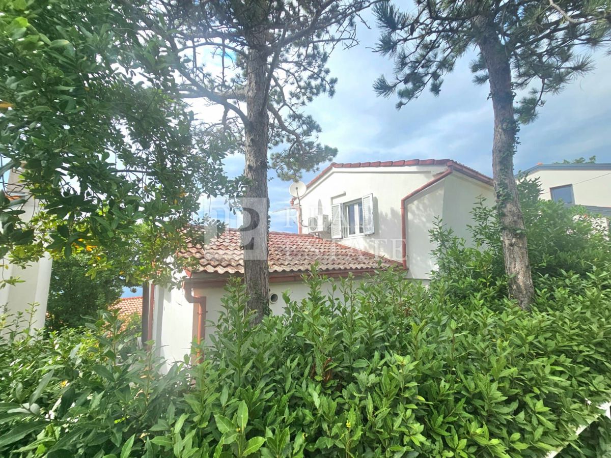 KRALJEVICA - casa con due appartamenti in seconda fila al mare