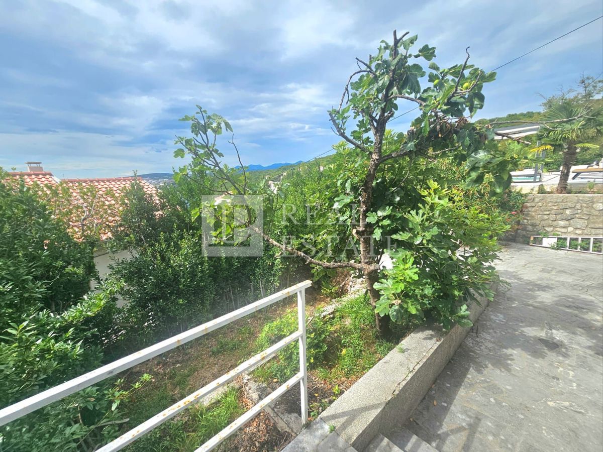 KRALJEVICA - casa con due appartamenti in seconda fila al mare
