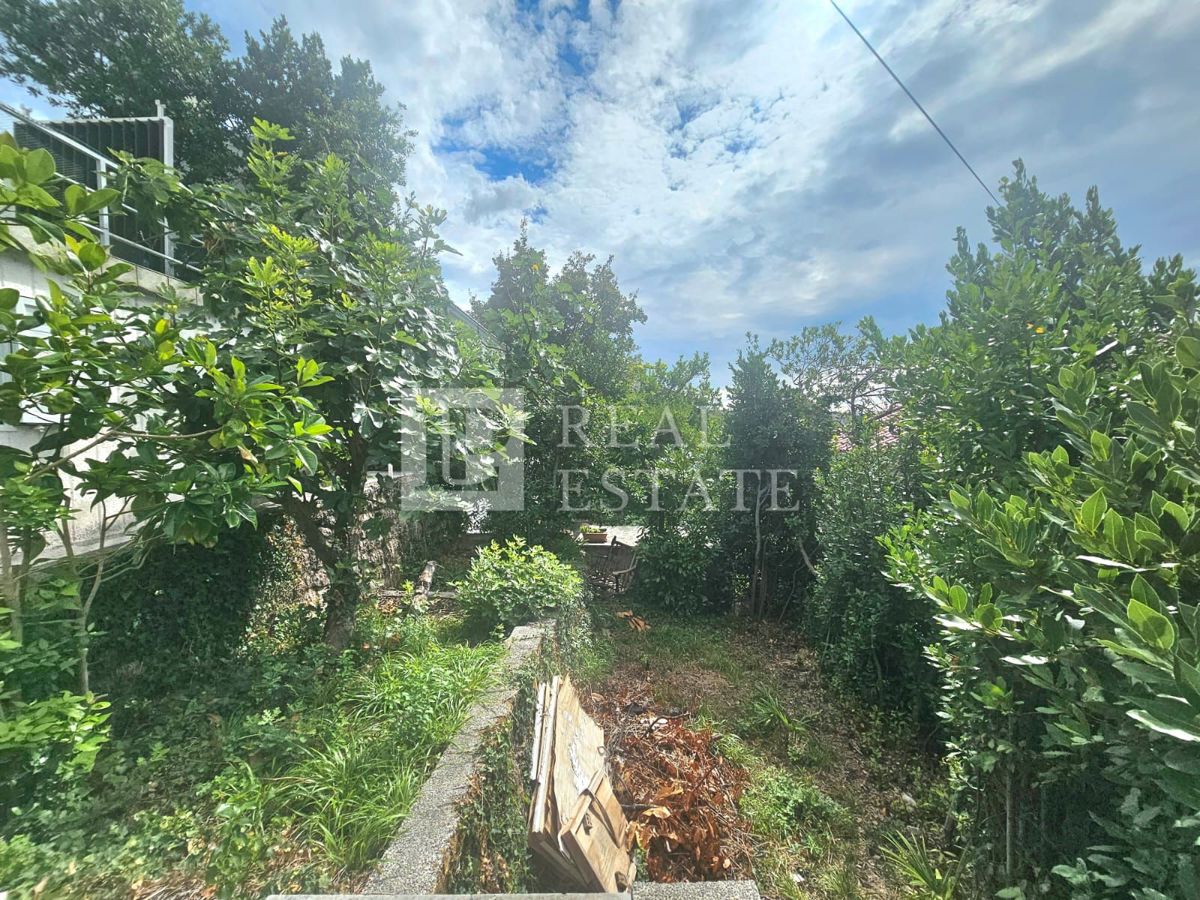 KRALJEVICA - casa con due appartamenti in seconda fila al mare