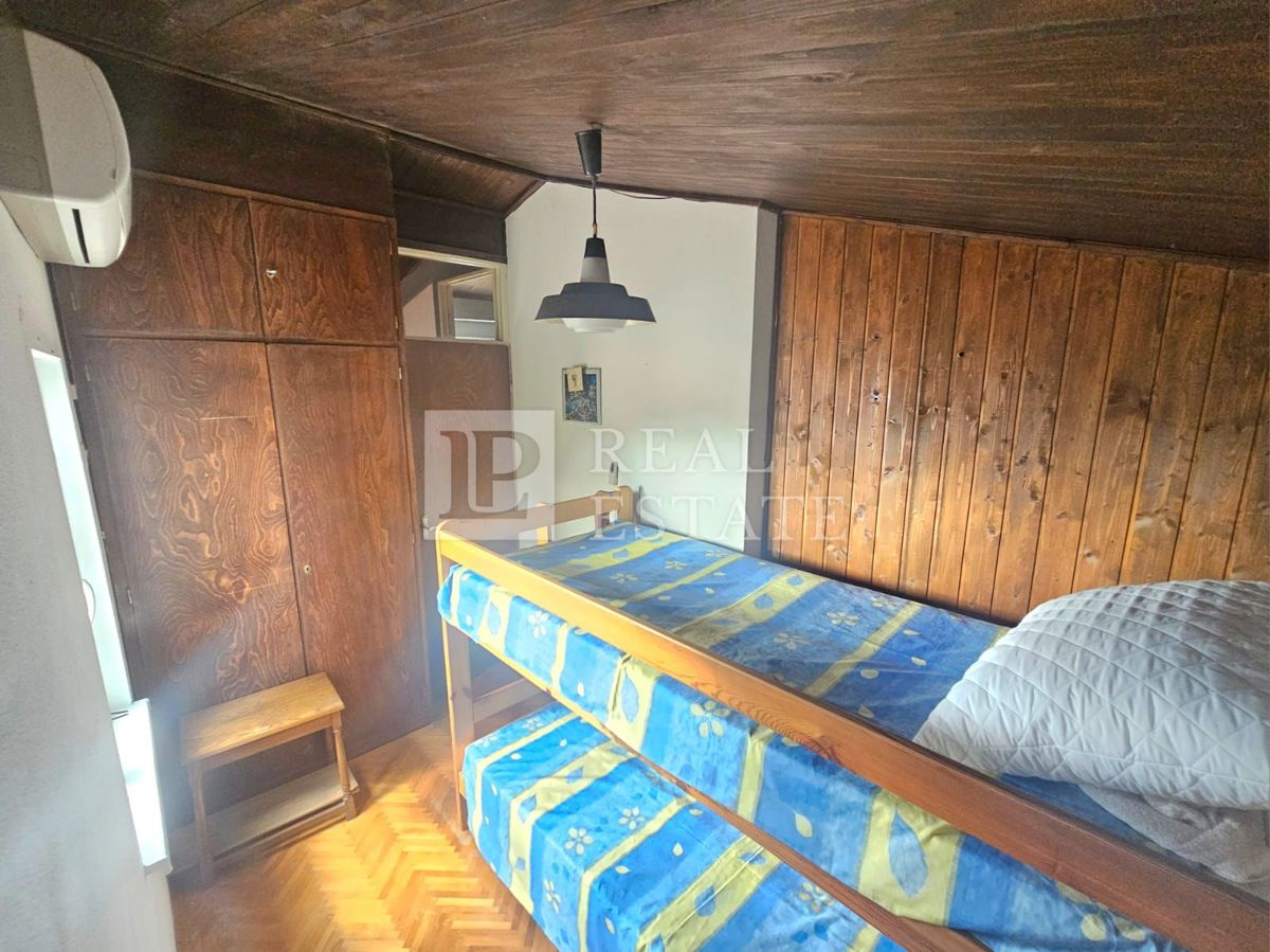KRALJEVICA - casa con due appartamenti in seconda fila al mare