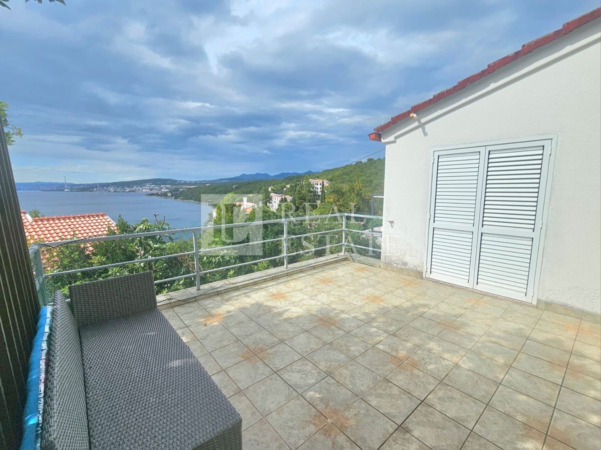 KRALJEVICA - casa con due appartamenti in seconda fila al mare