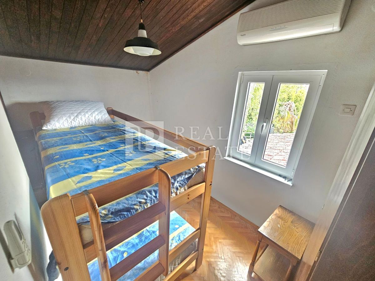 KRALJEVICA - casa con due appartamenti in seconda fila al mare