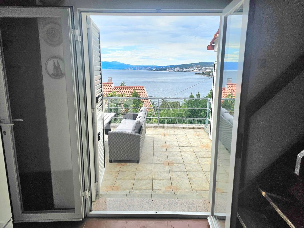 KRALJEVICA - casa con due appartamenti in seconda fila al mare