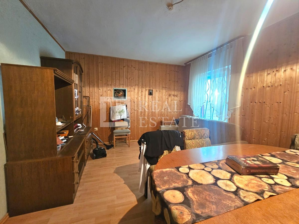 JADRANOVO - casa indipendente con due appartamenti e un ampio giardino