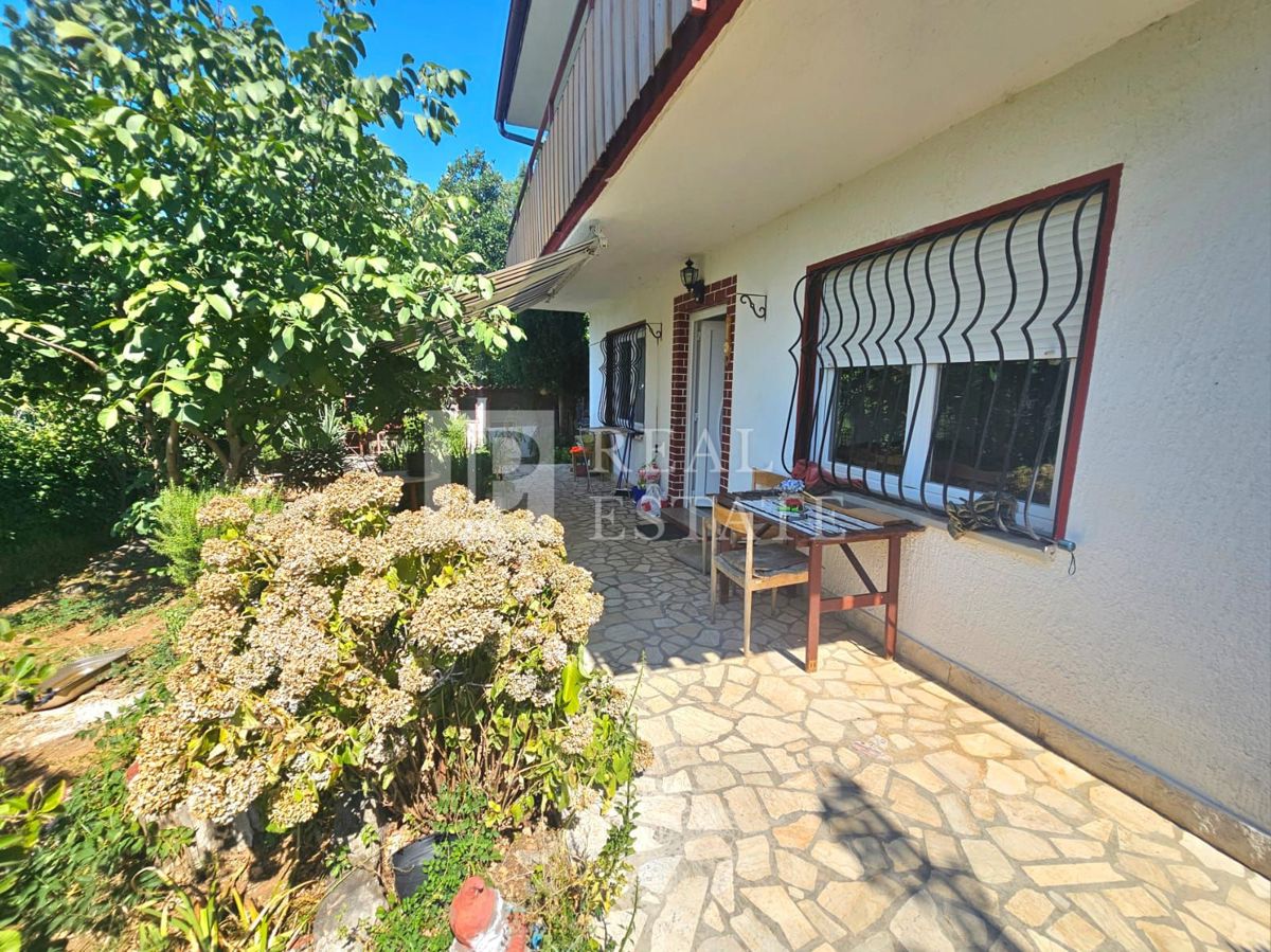 JADRANOVO - casa indipendente con due appartamenti e un ampio giardino