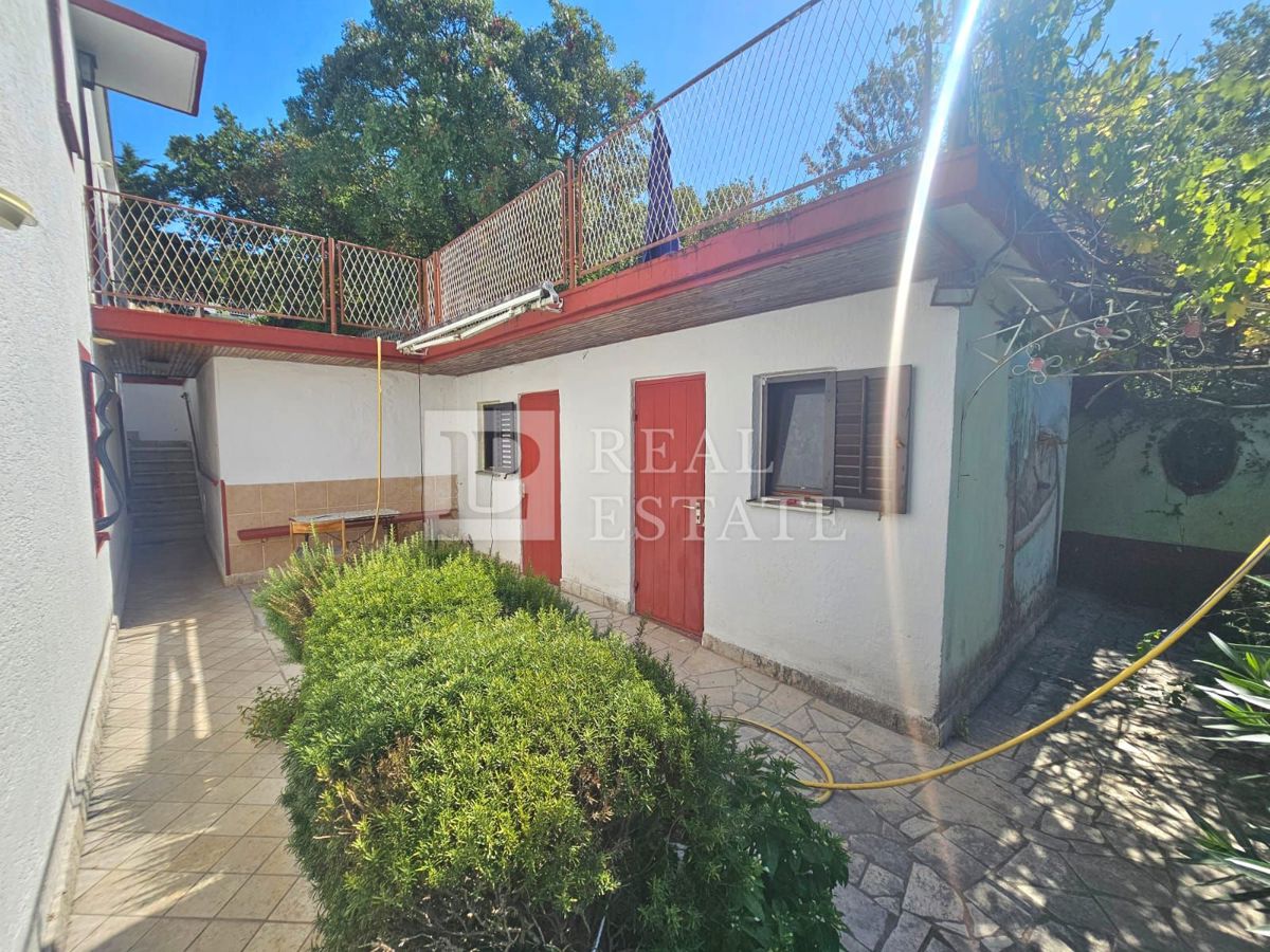 JADRANOVO - casa indipendente con due appartamenti e un ampio giardino