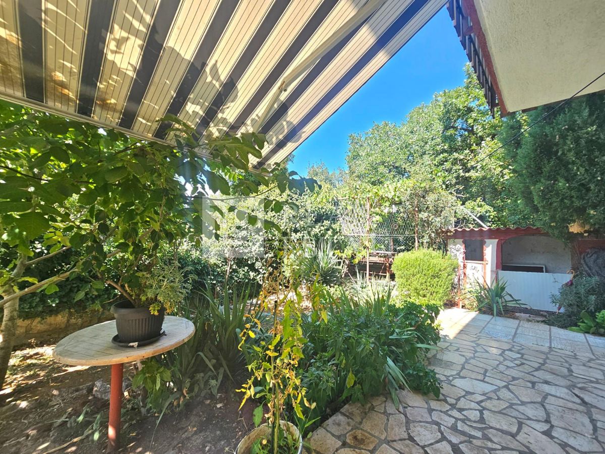 JADRANOVO - casa indipendente con due appartamenti e un ampio giardino