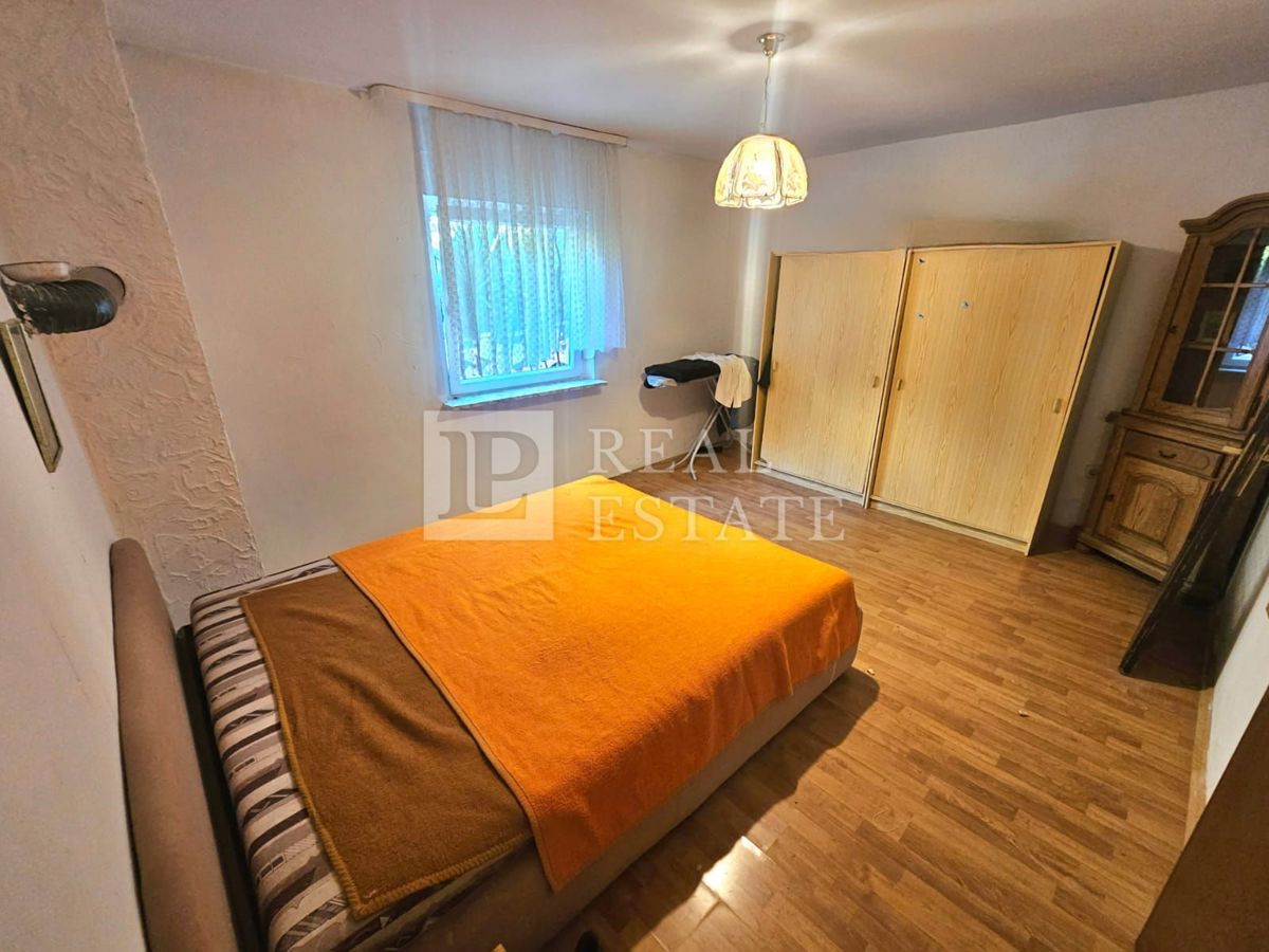 JADRANOVO - casa indipendente con due appartamenti e un ampio giardino