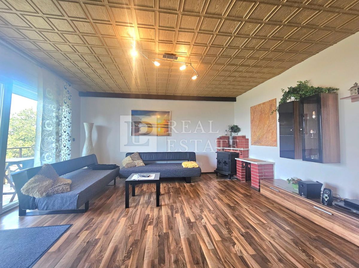 JADRANOVO - casa indipendente con due appartamenti e un ampio giardino