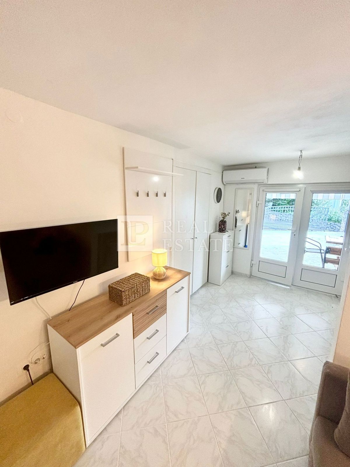 DRAMALJ - appartamento con terrazza e parcheggio a 200 metri dal mare