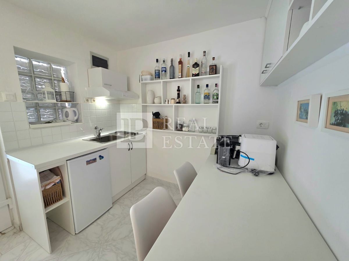 DRAMALJ - appartamento con terrazza e parcheggio a 200 metri dal mare