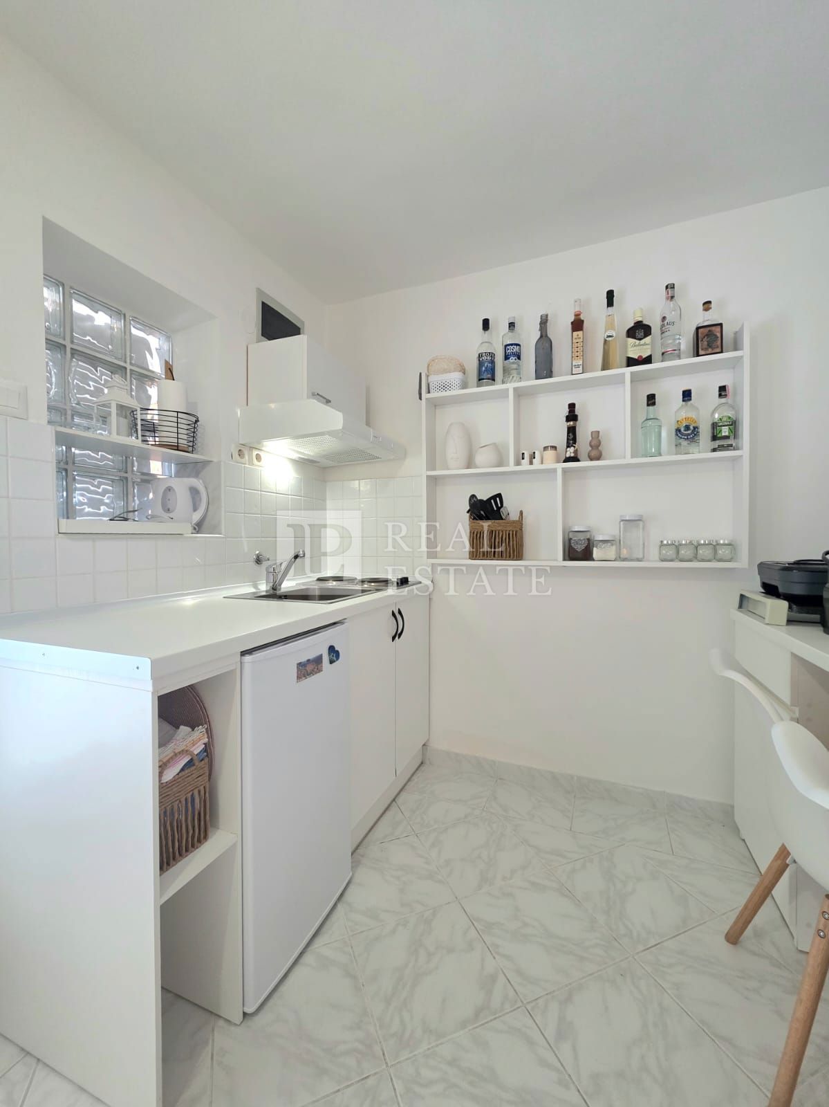 DRAMALJ - appartamento con terrazza e parcheggio a 200 metri dal mare