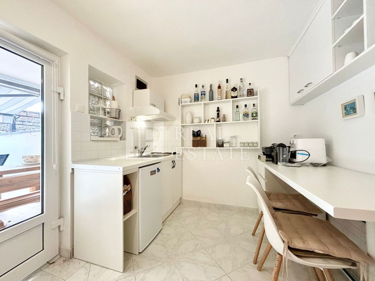 DRAMALJ - appartamento con terrazza e parcheggio a 200 metri dal mare