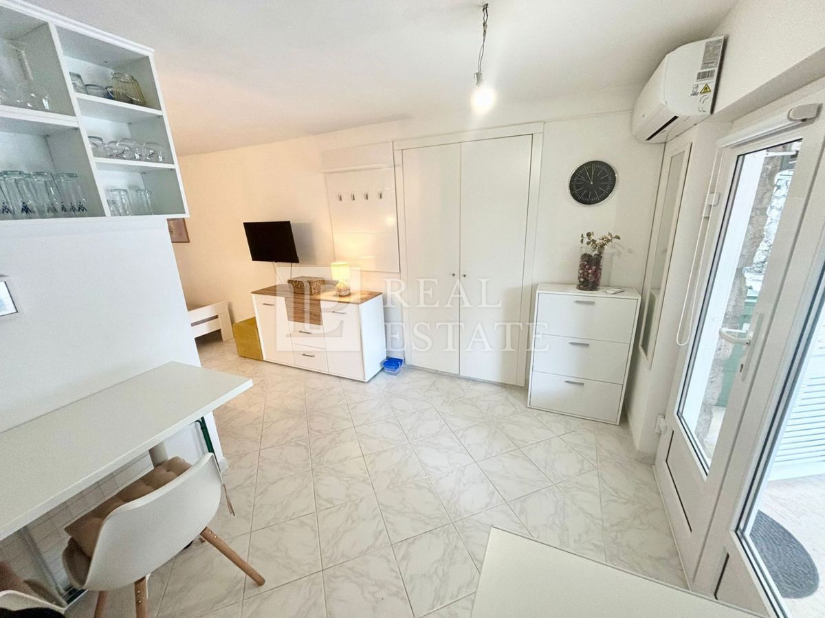 DRAMALJ - appartamento con terrazza e parcheggio a 200 metri dal mare