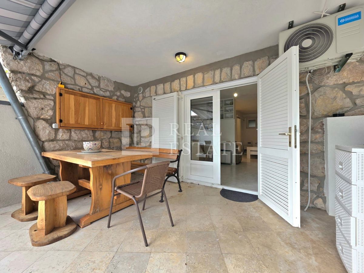 DRAMALJ - appartamento con terrazza e parcheggio a 200 metri dal mare