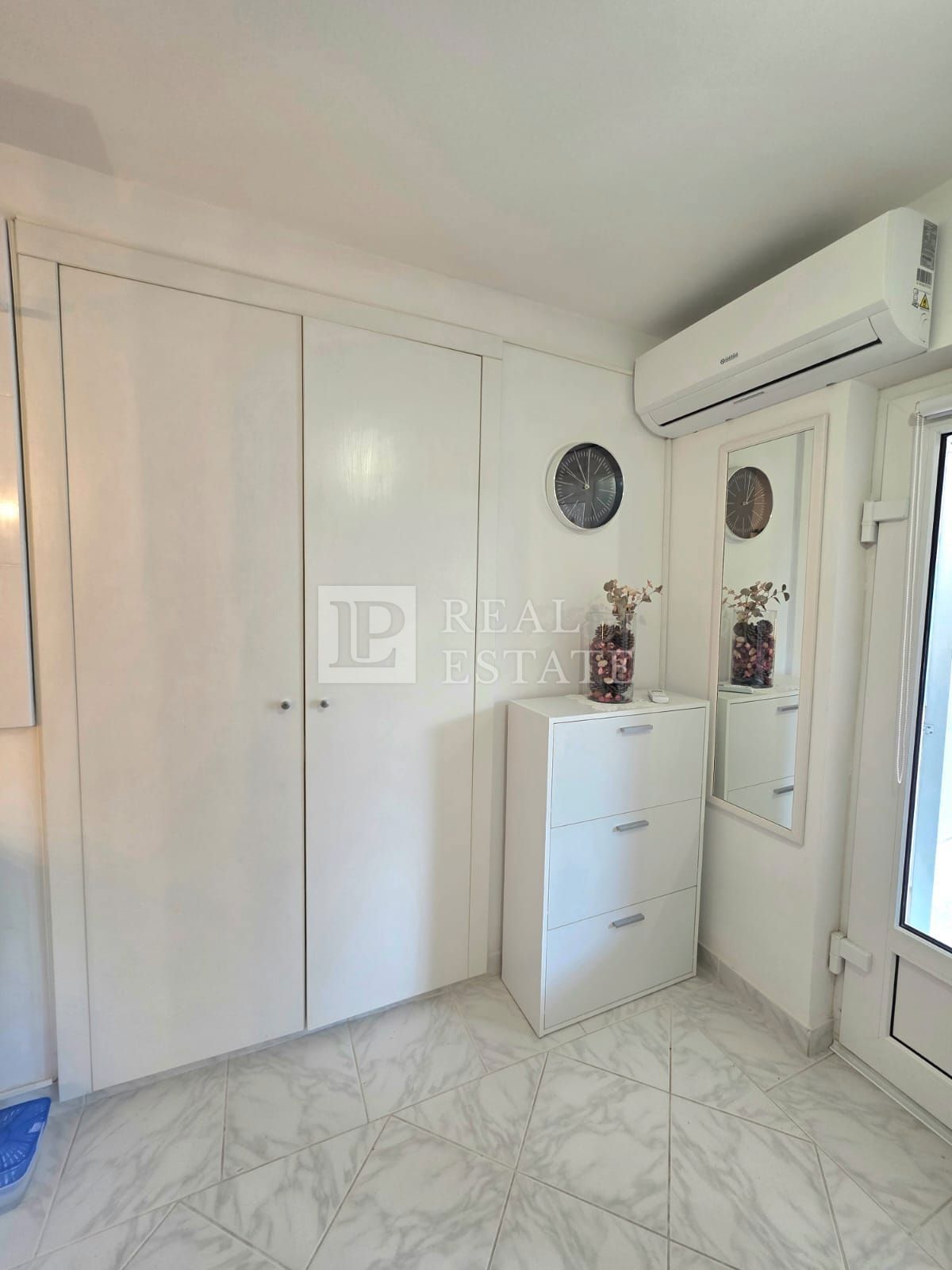 DRAMALJ - appartamento con terrazza e parcheggio a 200 metri dal mare