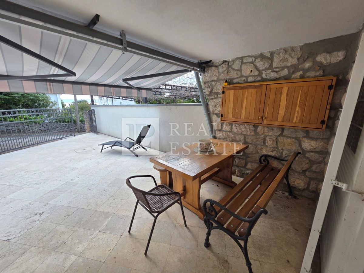 DRAMALJ - appartamento con terrazza e parcheggio a 200 metri dal mare