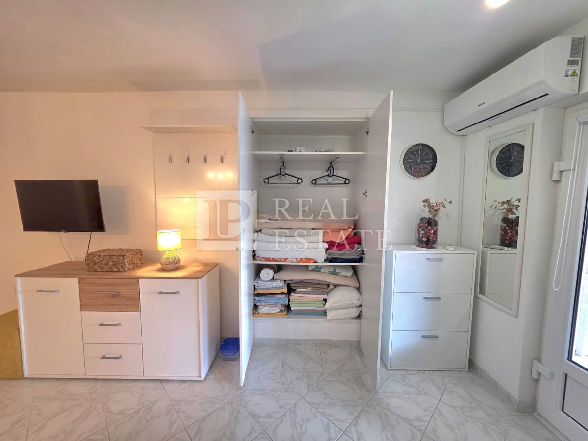 DRAMALJ - appartamento con terrazza e parcheggio a 200 metri dal mare