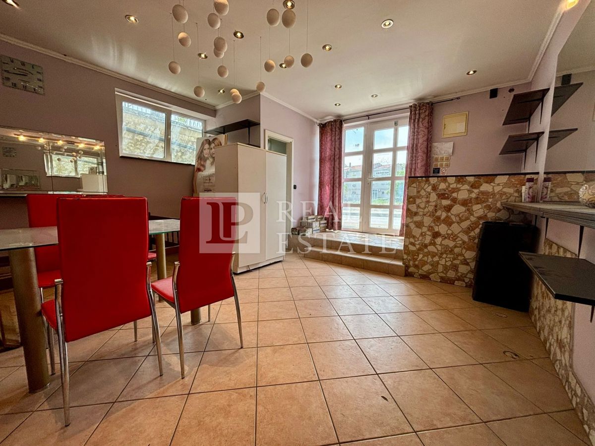 NOVI VINODOLSKI - casa in pietra con un'ampia terrazza vicino al mare e al centro