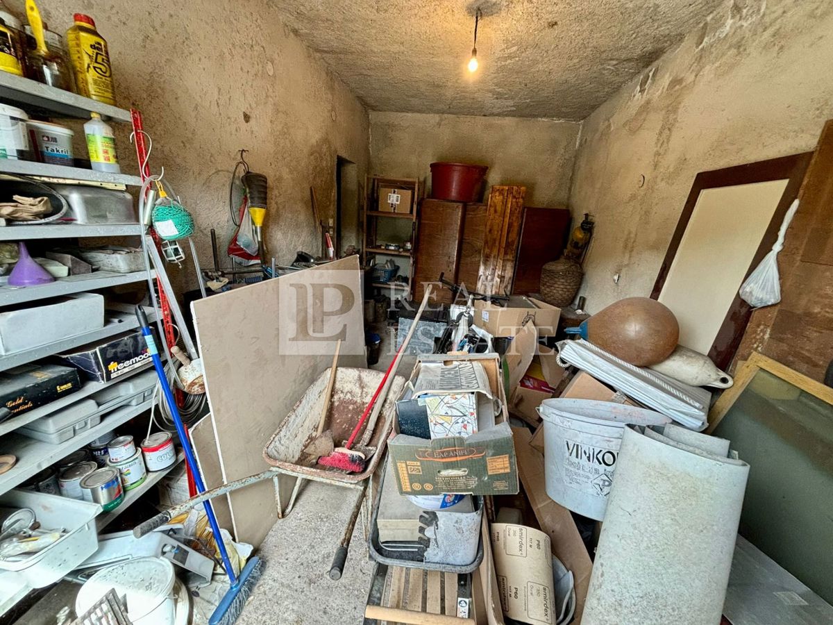 NOVI VINODOLSKI - casa in pietra con un'ampia terrazza vicino al mare e al centro