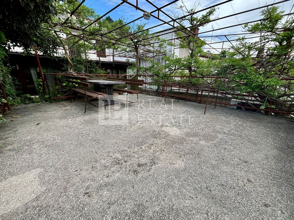 NOVI VINODOLSKI - casa in pietra con un'ampia terrazza vicino al mare e al centro