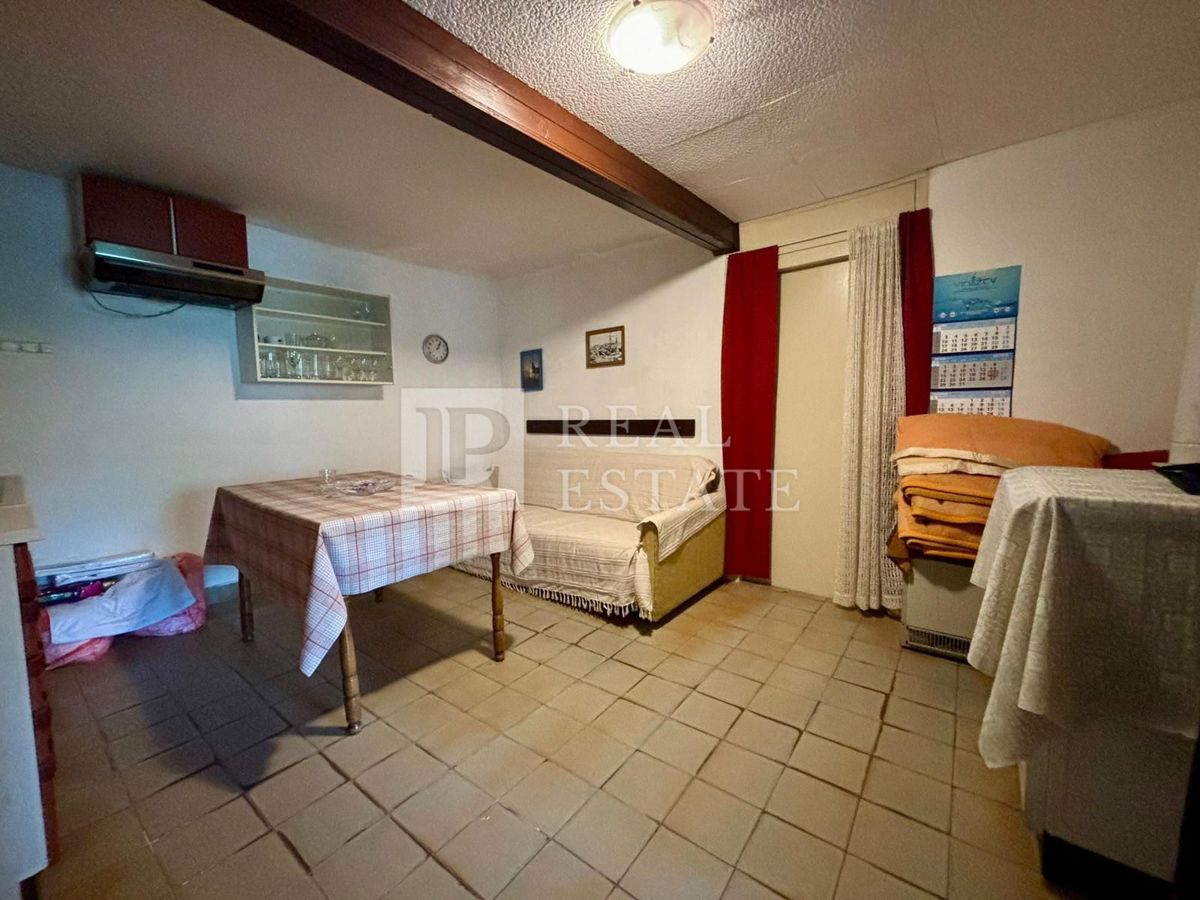 NOVI VINODOLSKI - casa in pietra con un'ampia terrazza vicino al mare e al centro