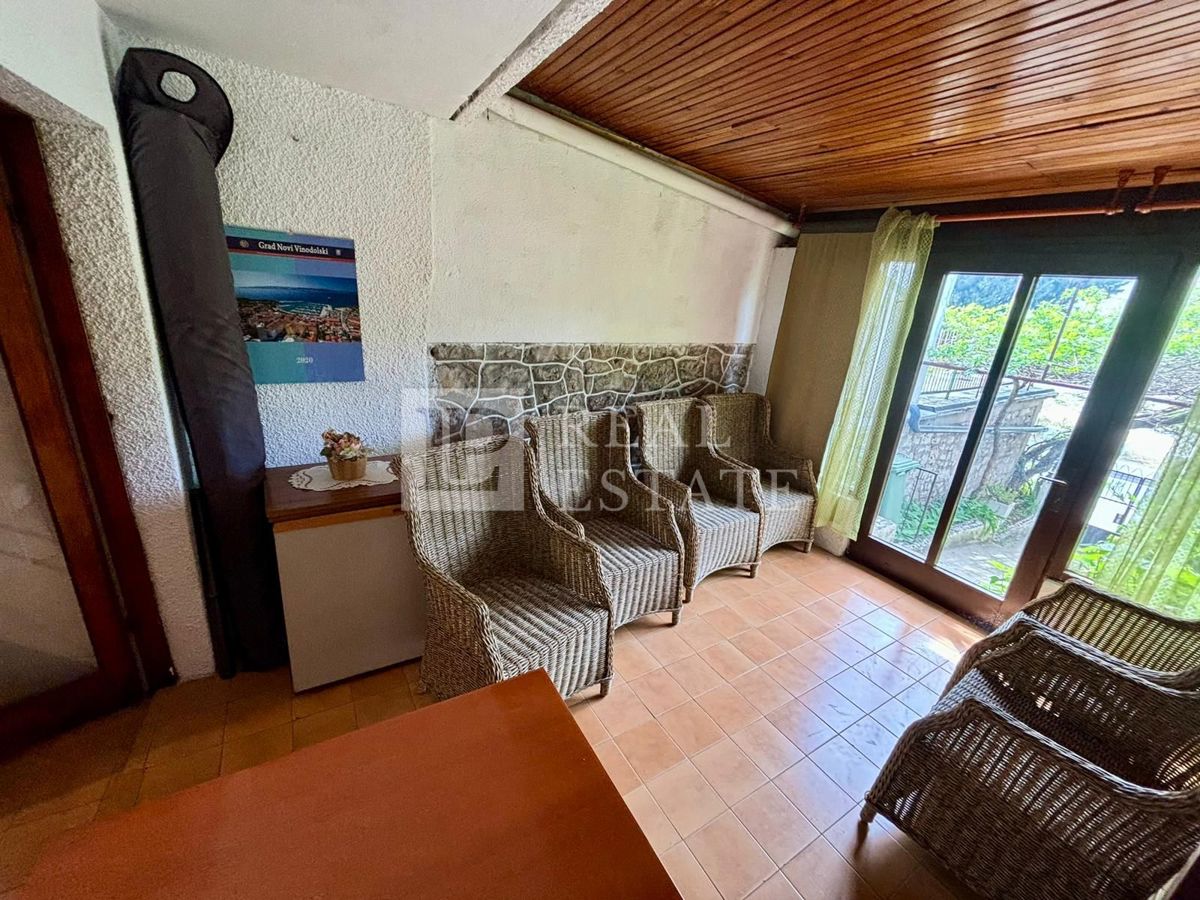 NOVI VINODOLSKI - casa in pietra con un'ampia terrazza vicino al mare e al centro