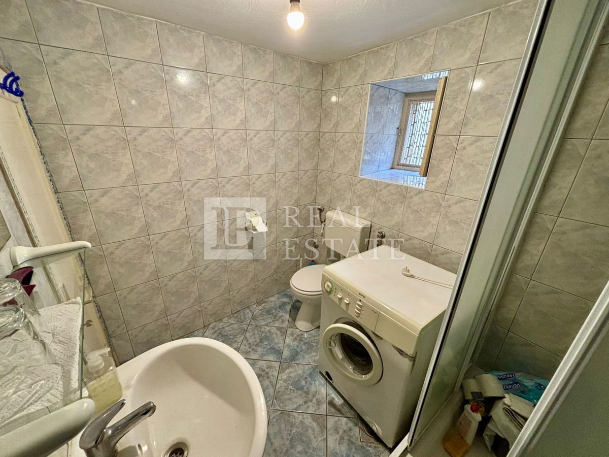 NOVI VINODOLSKI - casa in pietra con un'ampia terrazza vicino al mare e al centro