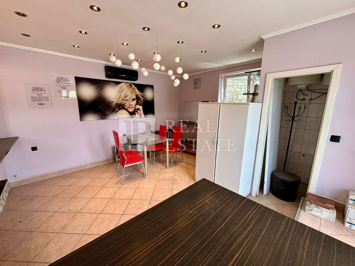 NOVI VINODOLSKI - casa in pietra con un'ampia terrazza vicino al mare e al centro