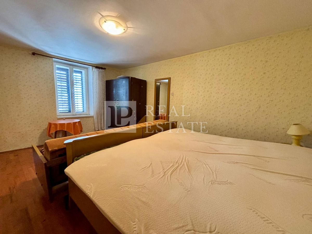 NOVI VINODOLSKI - casa in pietra con un'ampia terrazza vicino al mare e al centro