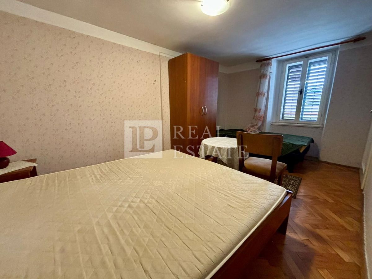 NOVI VINODOLSKI - casa in pietra con un'ampia terrazza vicino al mare e al centro