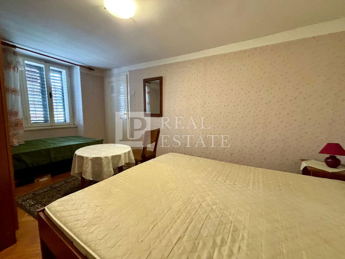 NOVI VINODOLSKI - casa in pietra con un'ampia terrazza vicino al mare e al centro