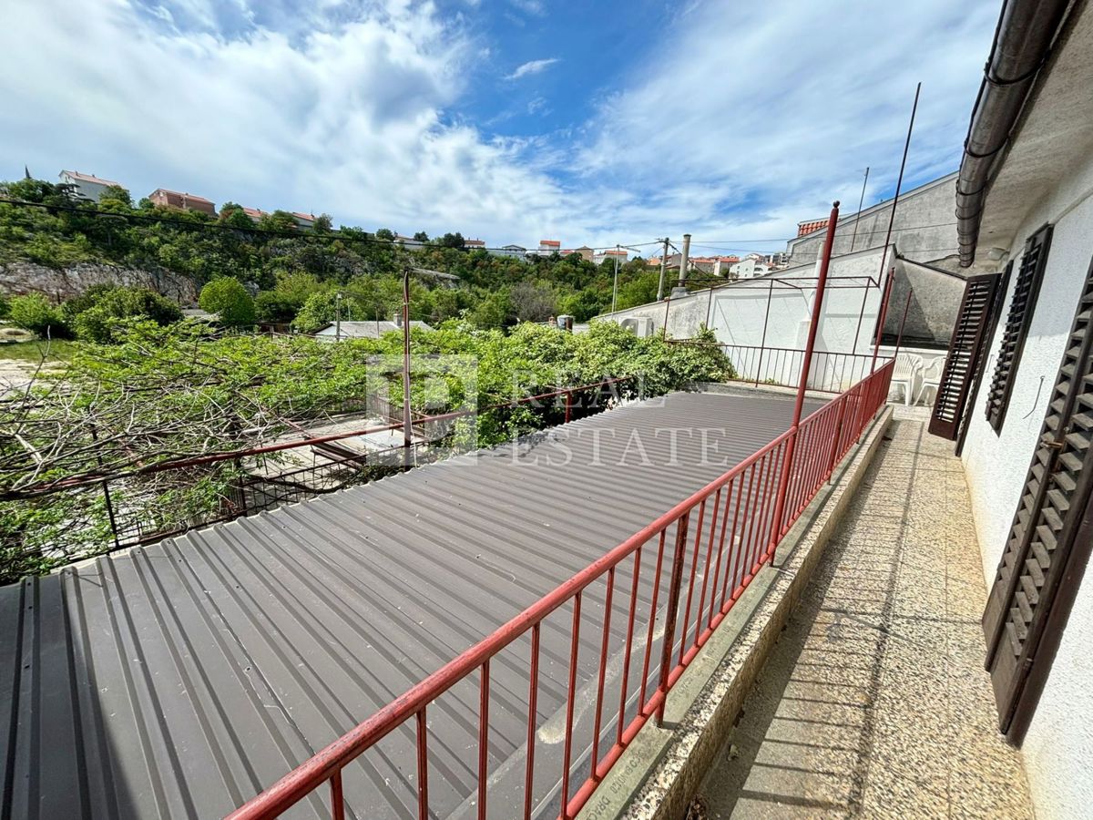 NOVI VINODOLSKI - casa in pietra con un'ampia terrazza vicino al mare e al centro