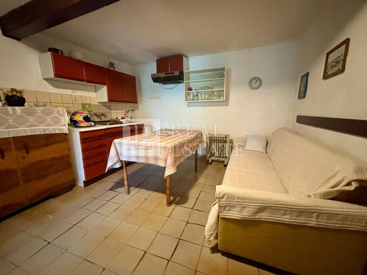 NOVI VINODOLSKI - casa in pietra con un'ampia terrazza vicino al mare e al centro