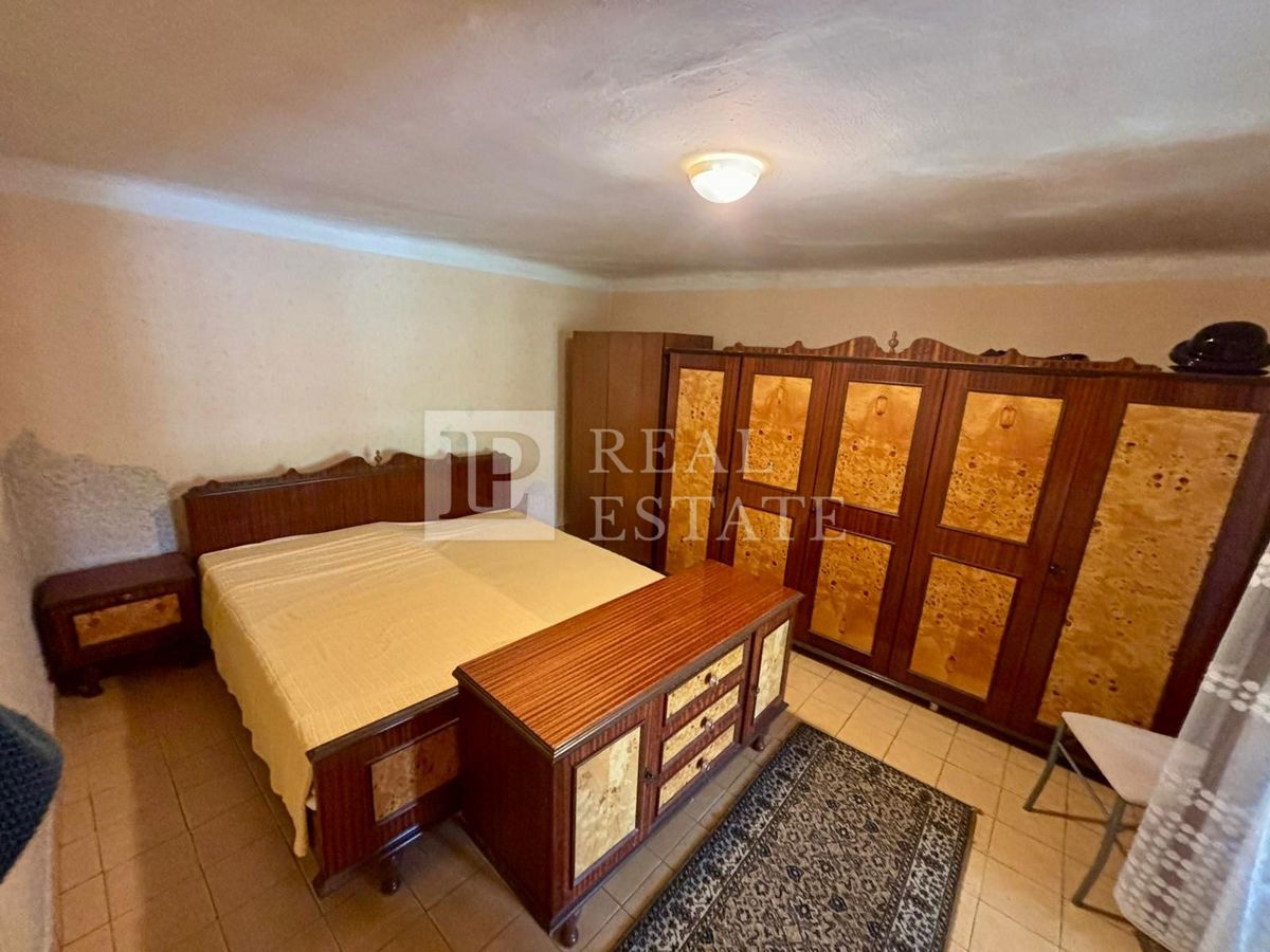 NOVI VINODOLSKI - casa in pietra con un'ampia terrazza vicino al mare e al centro