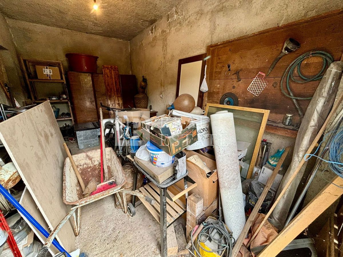 NOVI VINODOLSKI - casa in pietra con un'ampia terrazza vicino al mare e al centro