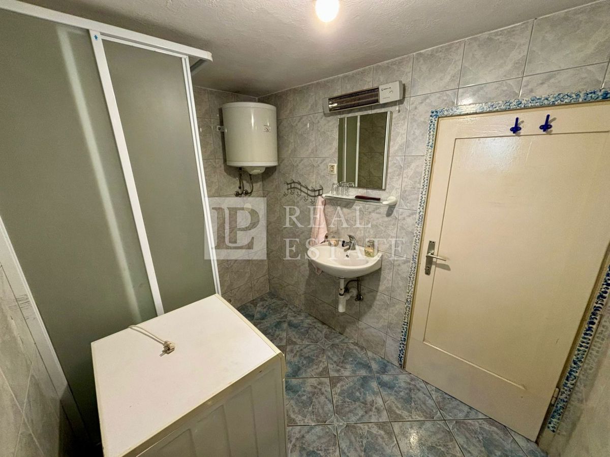 NOVI VINODOLSKI - casa in pietra con un'ampia terrazza vicino al mare e al centro