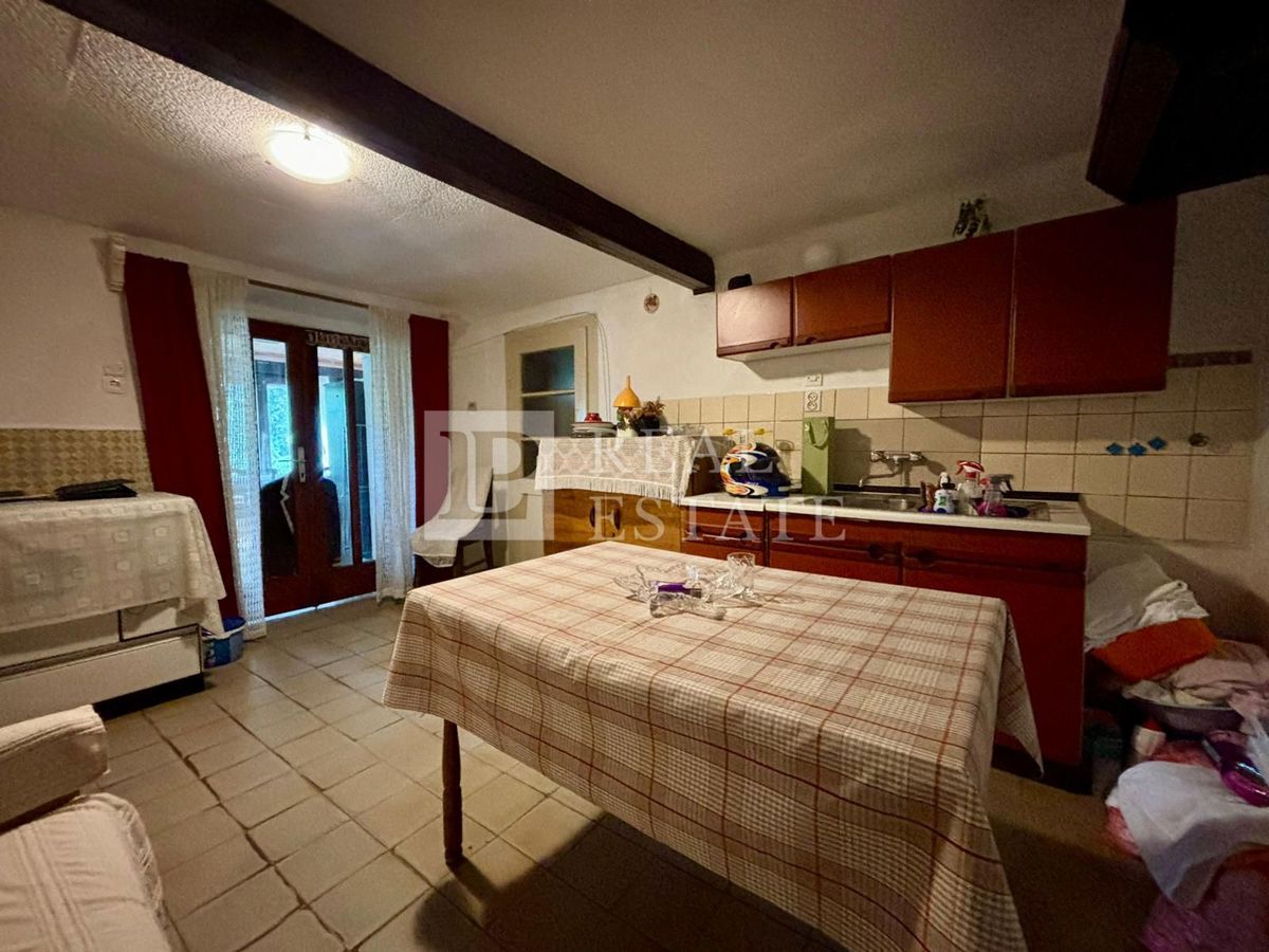 NOVI VINODOLSKI - casa in pietra con un'ampia terrazza vicino al mare e al centro