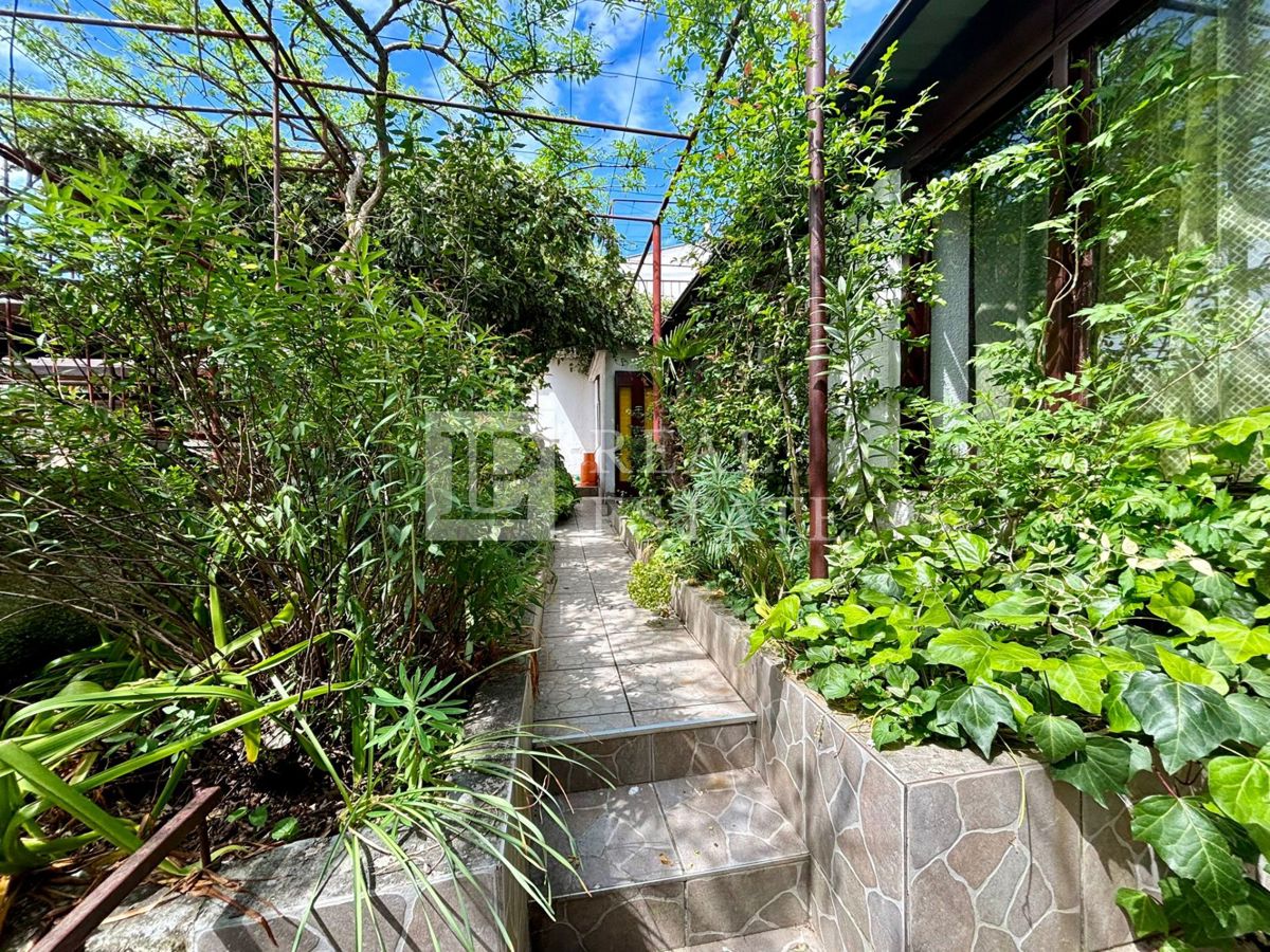 NOVI VINODOLSKI - casa in pietra con un'ampia terrazza vicino al mare e al centro