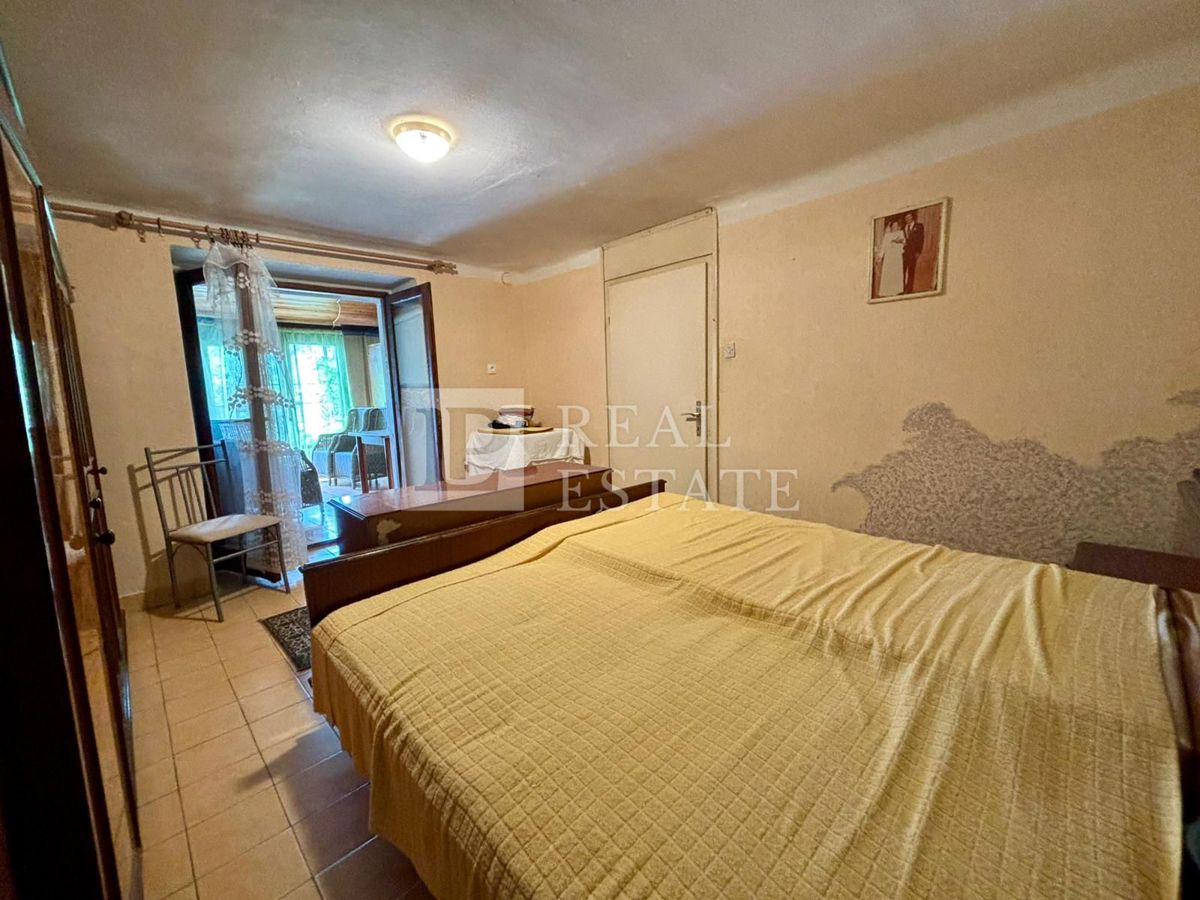 NOVI VINODOLSKI - casa in pietra con un'ampia terrazza vicino al mare e al centro